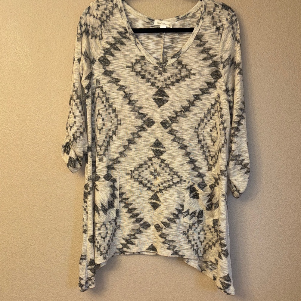 JohnPaulRichard M Southwest Boho Geometric Sweater Tan Gray Tunic Sharkbite Hem